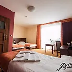 Centrum Cezar Hotel